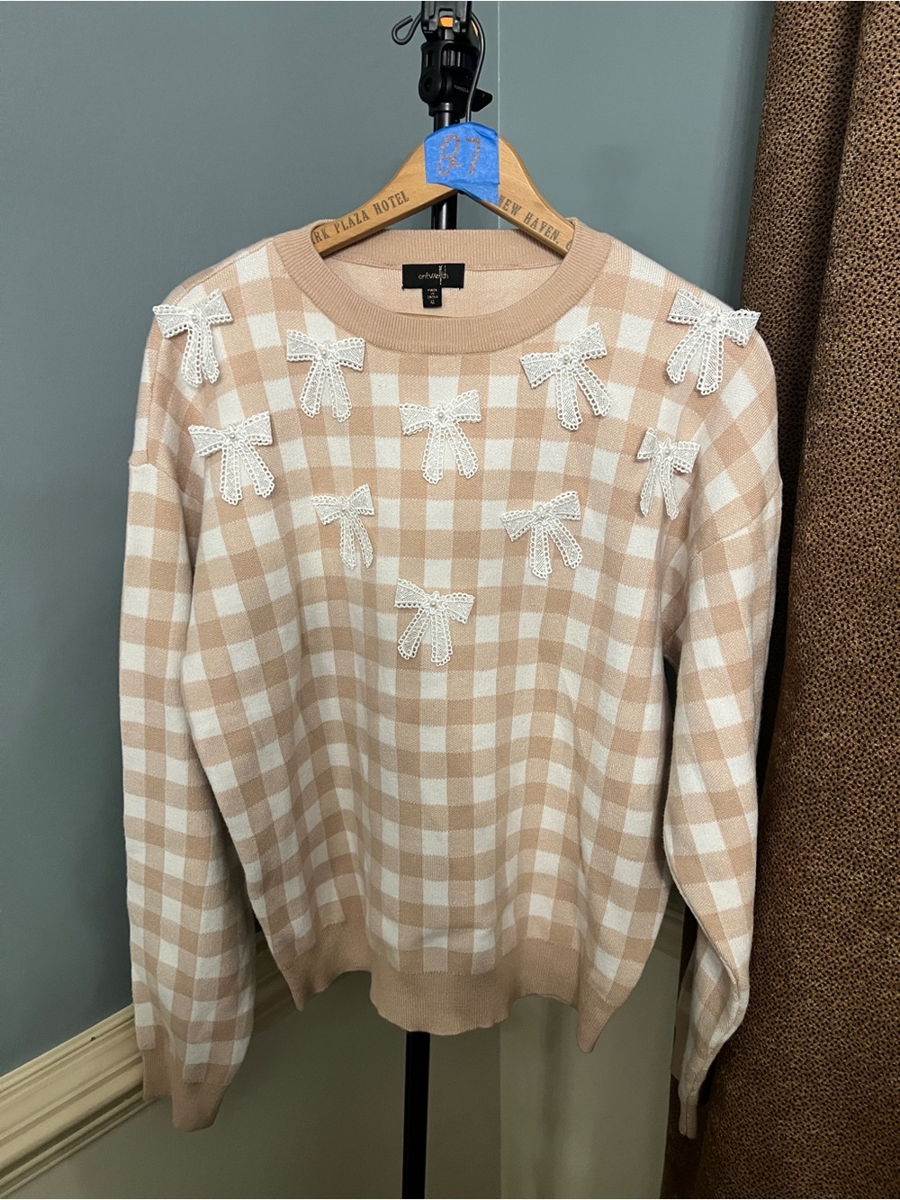 Plaid Bow-Appliqué Crewneck Sweater in Beige & White